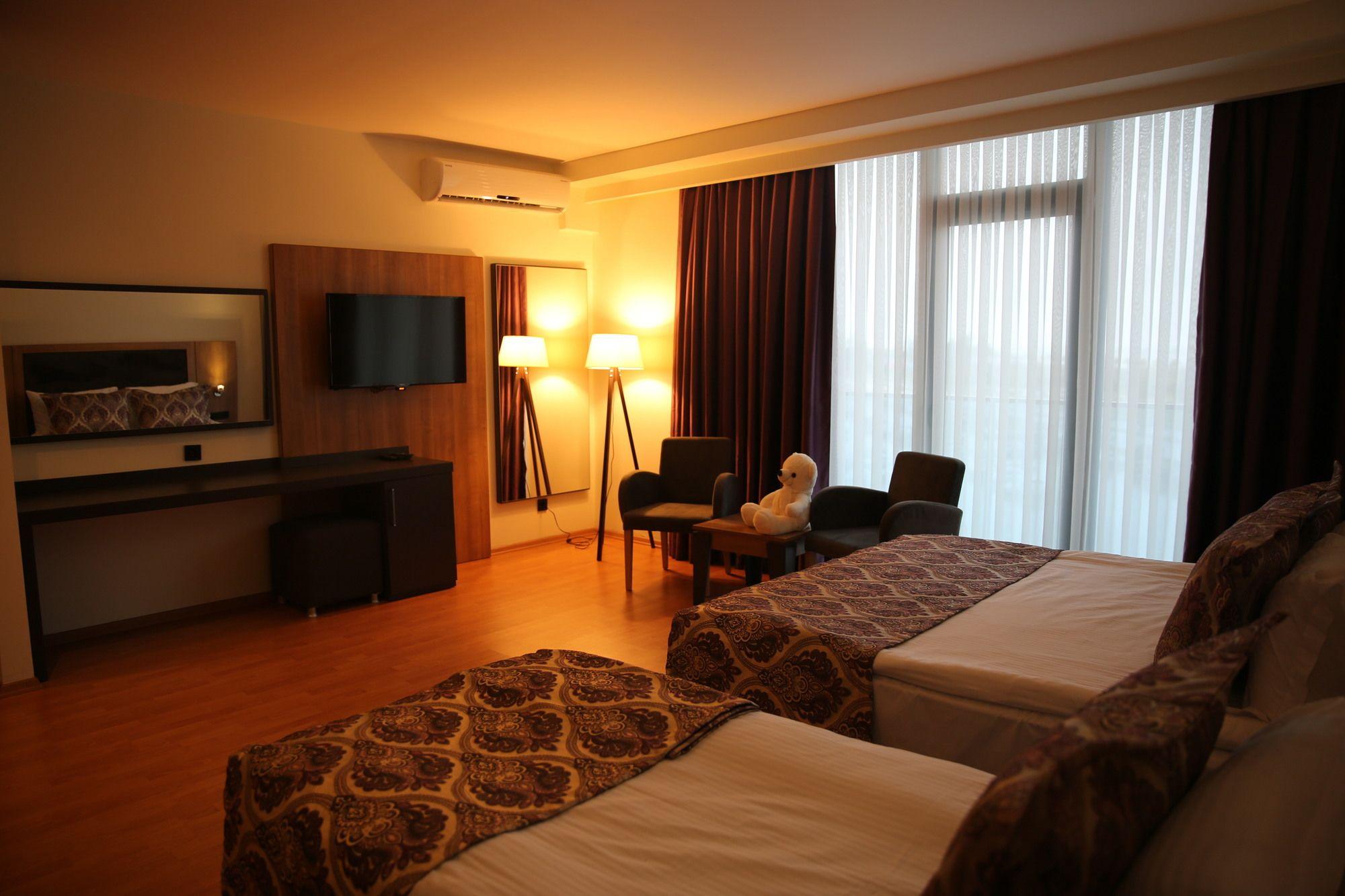 Metro City Batumi Residence Bagian luar foto